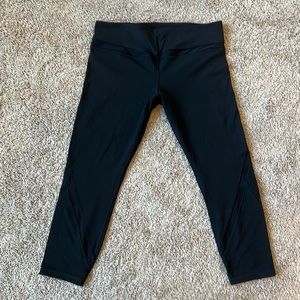 Athleta black mesh detail capris
